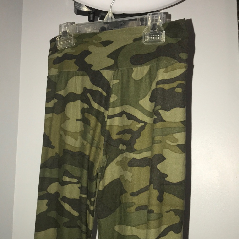 Love Culture Camo Green Leggings